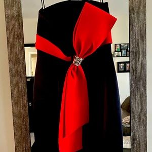 This Jovani cocktail dress is a head-turner!